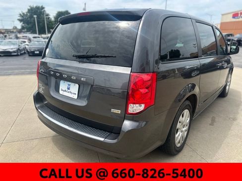 Used 2019 Dodge Grand Caravan SE w/ UConnect Hands-Free Group FWD image 9