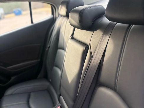 Used 2018 MAZDA MAZDA3 Touring image 14