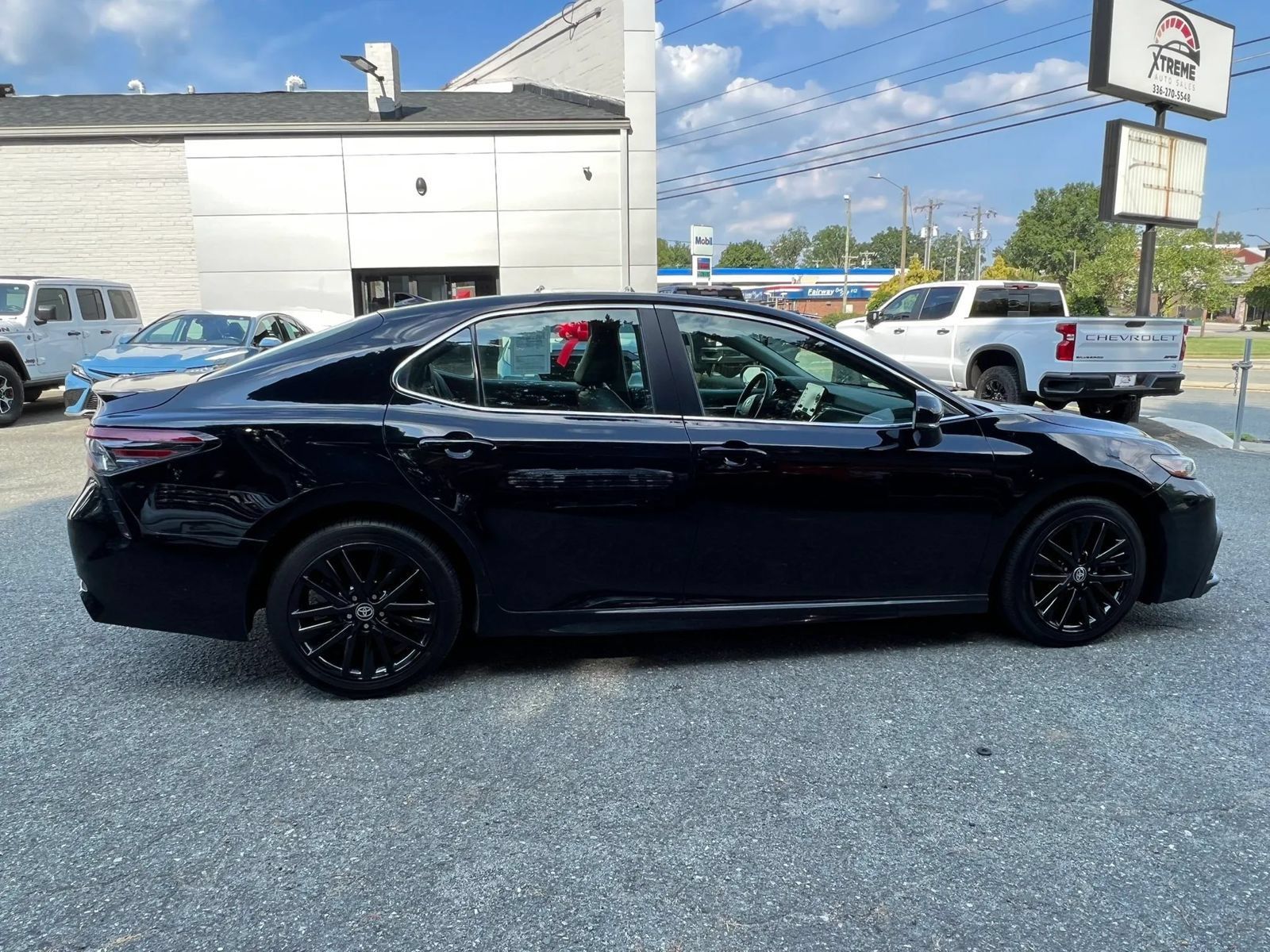 Used 2024 Toyota Camry SE FWD image 3