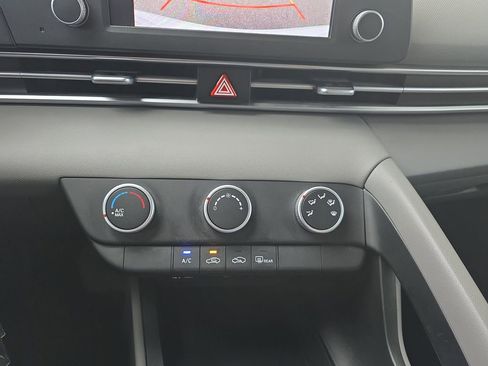 Certified 2024 Hyundai Elantra SE FWD image 22