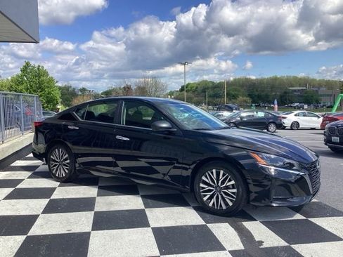 Used 2025 Nissan Altima 2.5 SV FWD image 5