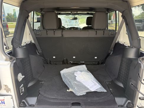 Used 2017 Jeep Wrangler Unlimited Sport AWD/4WD image 28