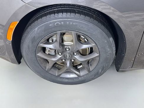 Used 2018 Chrysler Pacifica Touring-L Plus w/ Advanced Safetytec Group image 33