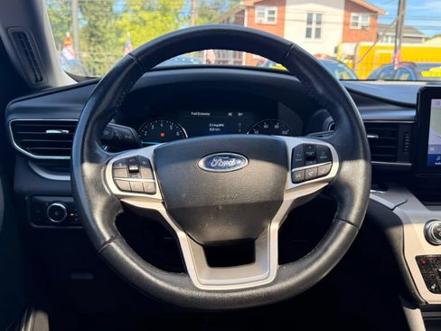 Used 2023 Ford Explorer XLT w/ Equipment Group 202A AWD/4WD image 19