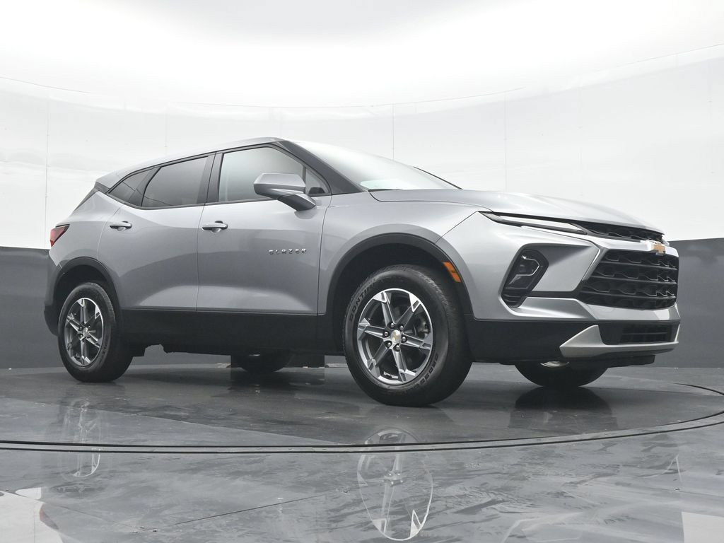 Used 2025 Chevrolet Blazer LT FWD image 34