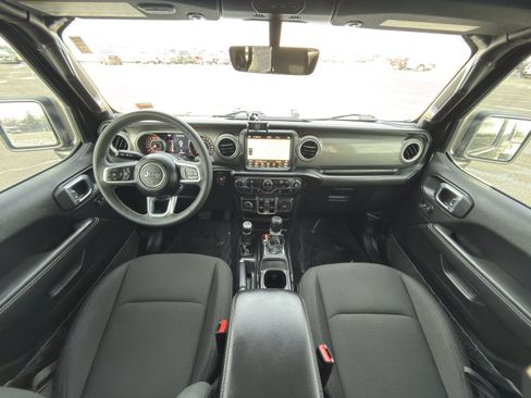 Used 2023 Jeep Wrangler Sahara image 10