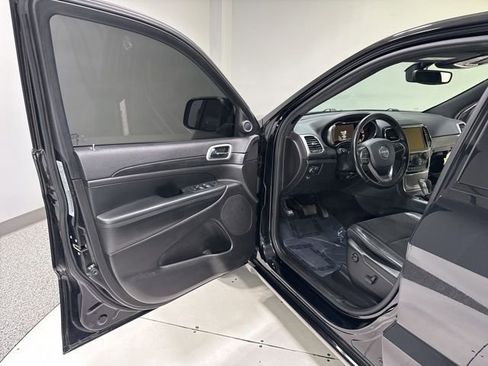 Used 2019 Jeep Grand Cherokee Altitude AWD/4WD image 11