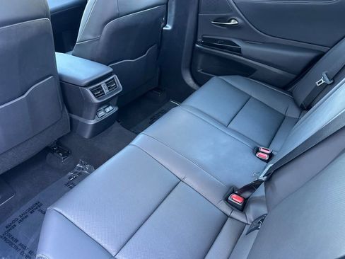 Used 2025 Lexus ES 300h w/ Premium Package image 12