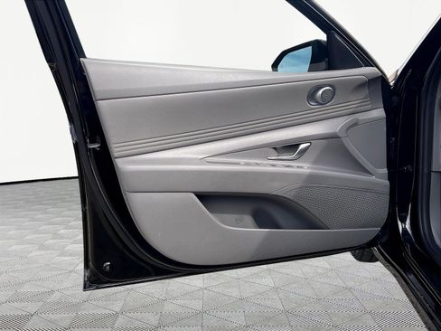 Used 2022 Hyundai Elantra SEL w/ Convenience Package FWD image 19