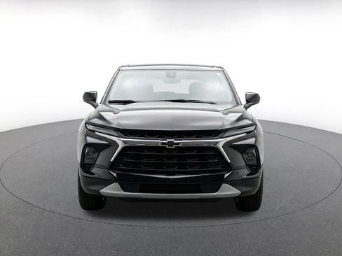 Used 2026 Chevrolet Blazer LT FWD image 2