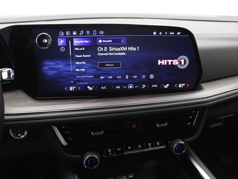 Used 2025 Chevrolet Suburban Z71 image 26