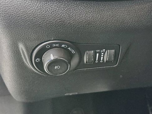 Certified 2025 Jeep Compass Limited w/ Sun & Sound Group AWD/4WD image 18
