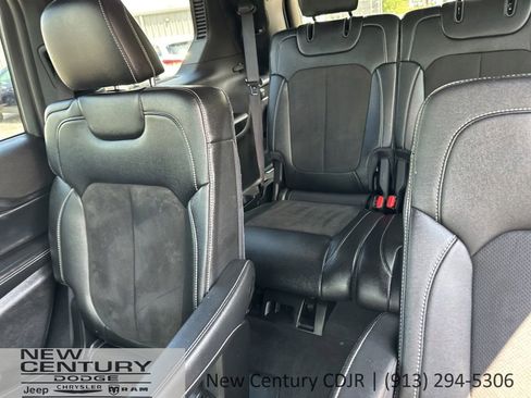 Used 2023 Jeep Grand Cherokee L Laredo AWD/4WD image 13