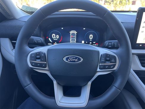 New 2025 Ford Explorer Active w/ Active Comfort Package image 9