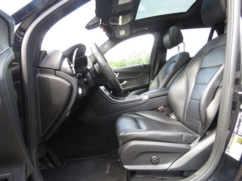 Used 2021 Mercedes-Benz GLC 300 4MATIC image 10