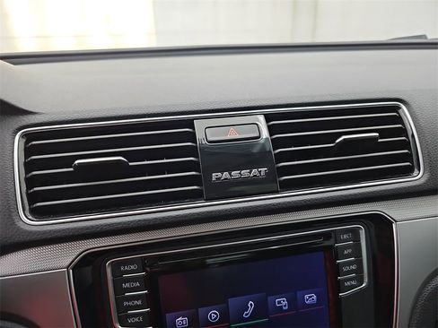 Used 2019 Volkswagen Passat 2.0T Wolfsburg w/ Wheels & Sunroof Package image 23
