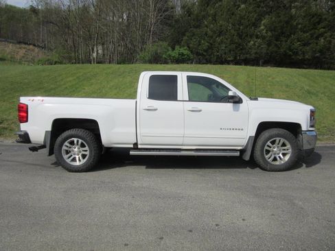 Used 2017 Chevrolet Silverado 1500 LT w/ All Star Edition AWD/4WD image 2