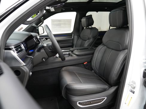New 2026 Jeep Grand Wagoneer Summit image 4