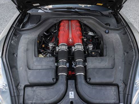Used 2010 Ferrari California RWD image 13