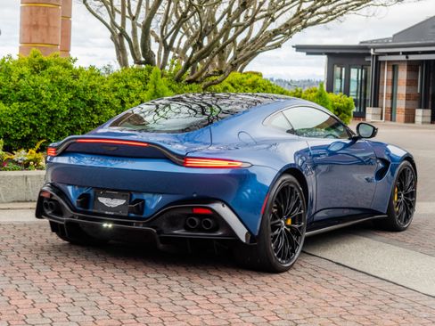 Used 2022 Aston Martin V8 Vantage Coupe image 42