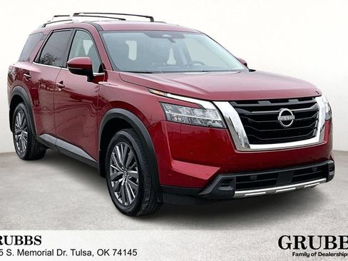 Used 2024 Nissan Pathfinder SL w/ SL Premium Package FWD image 1