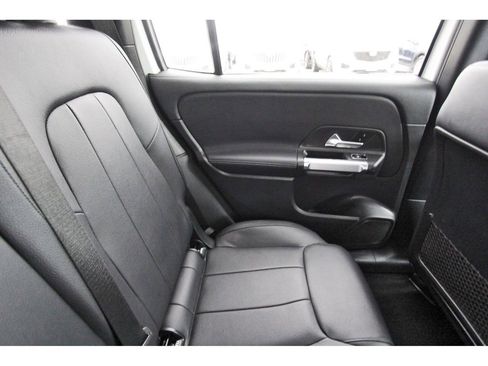 Used 2023 Mercedes-Benz GLB 250 4MATIC image 11