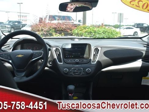 Used 2025 Chevrolet Malibu RS FWD image 3