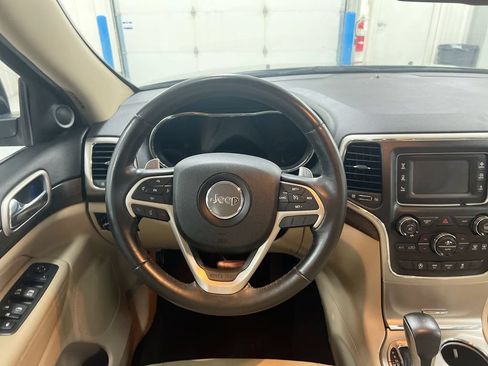 Used 2016 Jeep Grand Cherokee Laredo w/ Quick Order Package 23E AWD/4WD image 11
