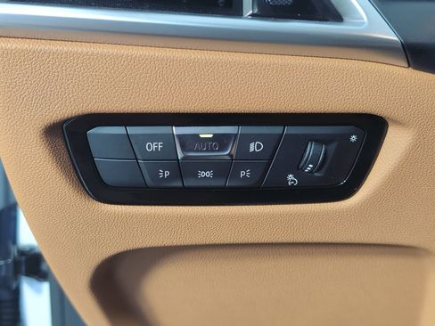 Used 2025 BMW 330i Sedan w/ Convenience Package image 27