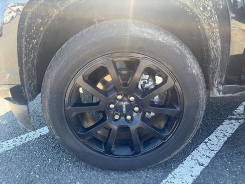 Used 2022 GMC Canyon Denali w/ Denali Black Edition Package image 2