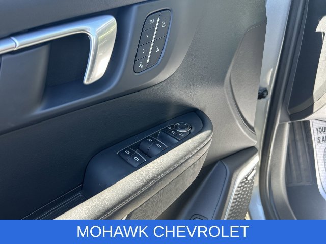 Used 2025 Buick Enclave Sport Touring w/ Power Package AWD/4WD image 24