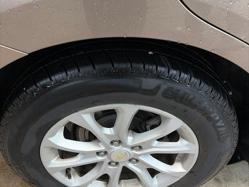 Used 2018 Chevrolet Equinox LT w/ Sun & Infotainment Package FWD image 9