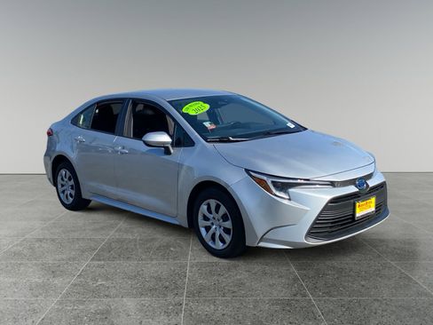 Used 2025 Toyota Corolla LE FWD image 7