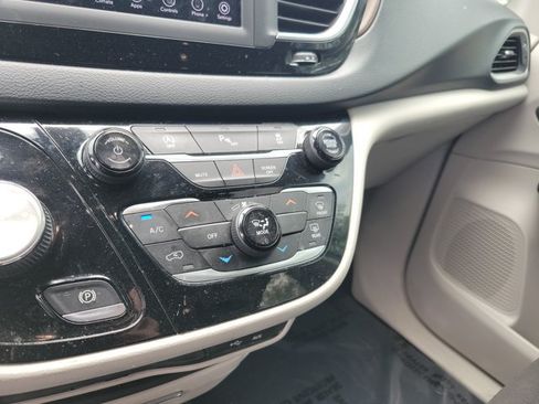 Used 2020 Chrysler Voyager LX w/ Cold Weather Group FWD image 28