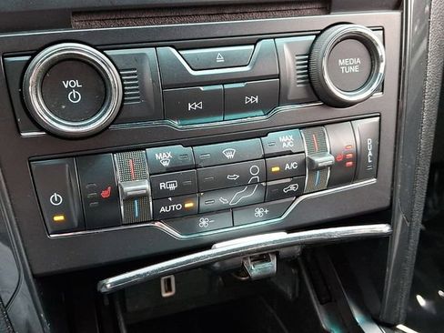 Used 2017 Ford Explorer XLT w/ Equipment Group 202A AWD/4WD image 15