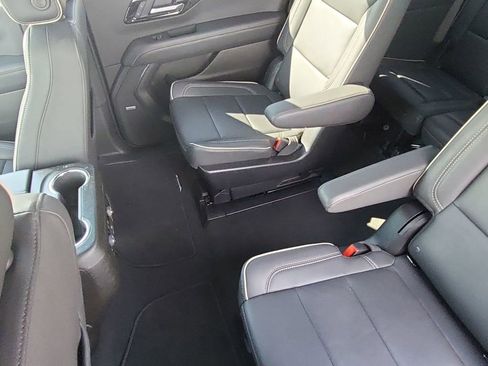 Used 2025 Chevrolet Suburban Premier image 31