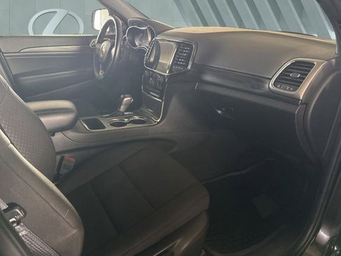 Used 2022 Jeep Grand Cherokee Laredo E image 28