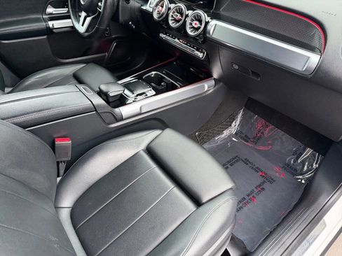 Used 2020 Mercedes-Benz GLB 250 4MATIC w/ Premium Package image 14