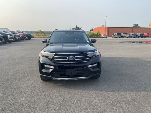 Used 2022 Ford Explorer XLT w/ Equipment Group 202A image 2