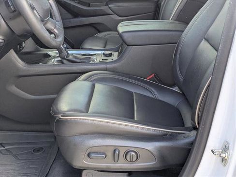 Used 2023 Chevrolet Traverse Premier image 16