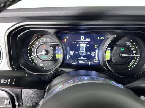 Used 2025 Jeep Wrangler Unlimited Sahara w/ Safety Group AWD/4WD image 11