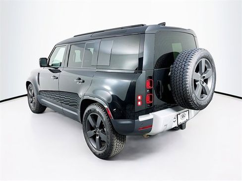 New 2025 Land Rover Defender 110 S image 7