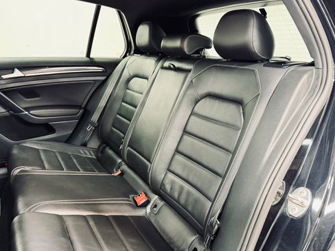 Used 2016 Volkswagen Golf R 4-Door image 28