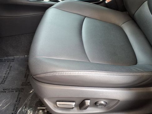 Used 2023 Toyota Corolla Cross XLE FWD image 7