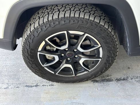 Used 2025 Jeep Compass Trailhawk AWD/4WD image 28