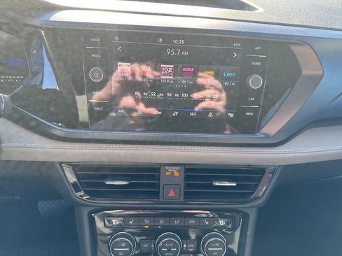 Used 2024 Volkswagen Taos SE image 22