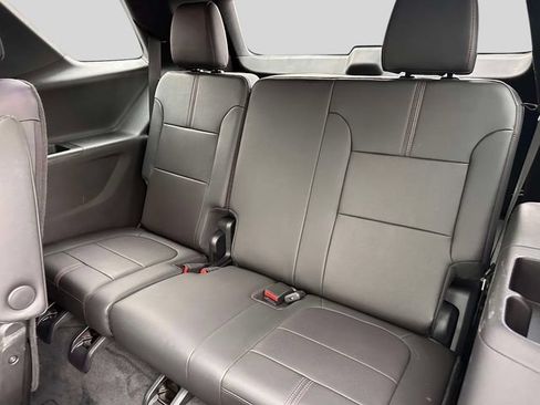 Used 2023 Chevrolet Traverse RS AWD/4WD image 17