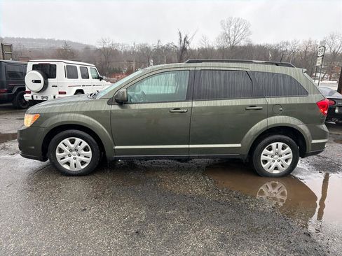 Used 2019 Dodge Journey SE image 2