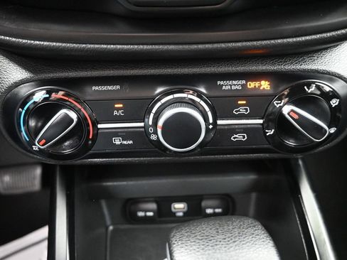 Used 2023 Kia Soul LX w/ LX Technology Package FWD image 19