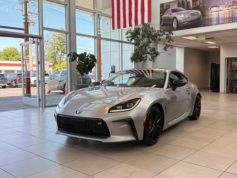 Used 2025 Toyota GR86 Premium w/ Performance Package RWD image 6